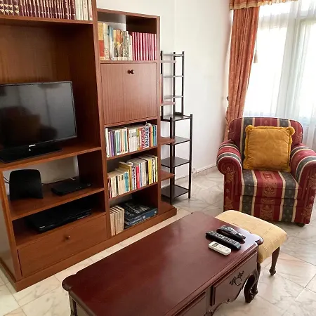 Miguel Torga Tita アパート *